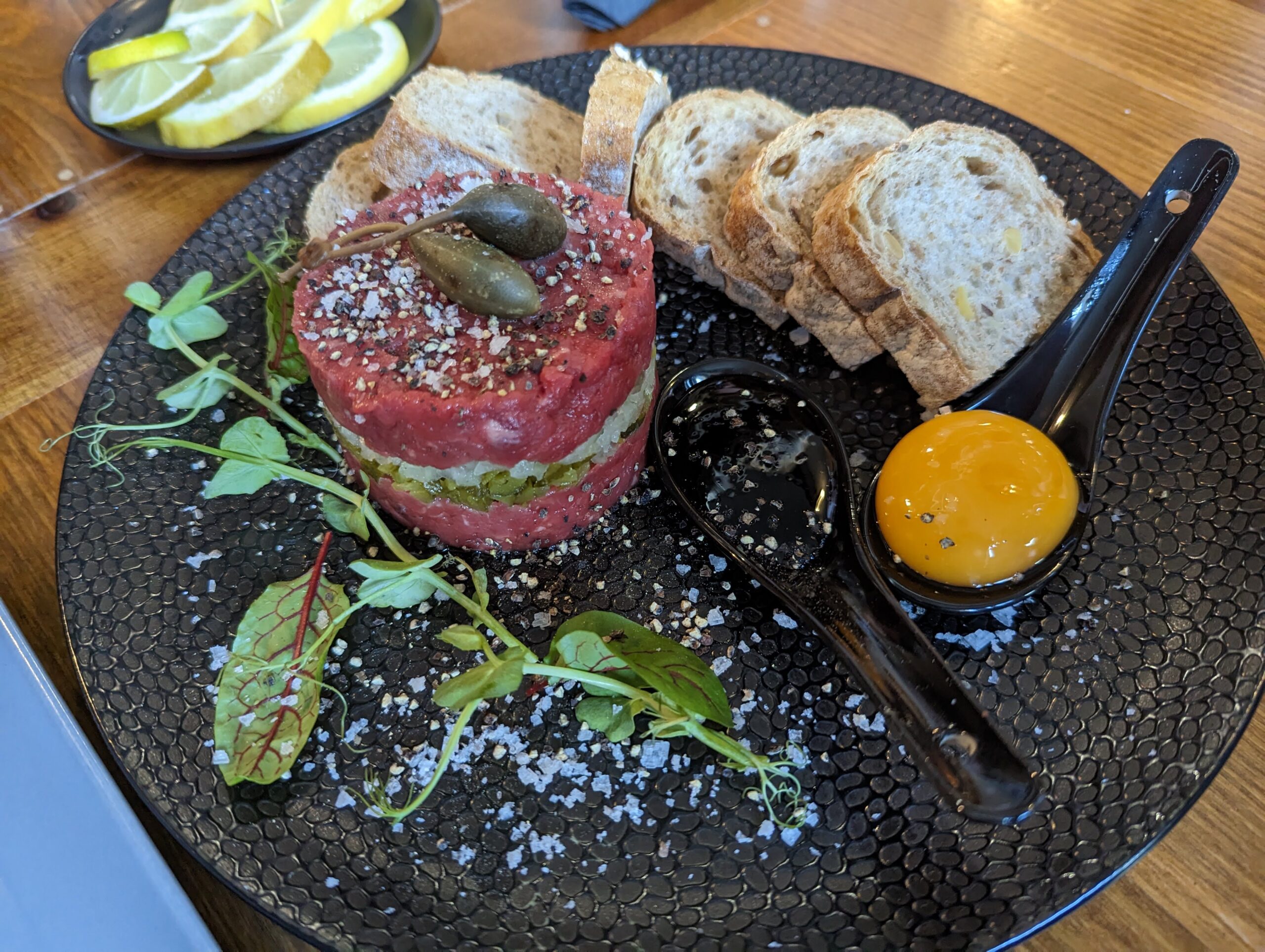 Klucz do Rentowności w Gastronomii: Jak Zoptymalizować Koszty Pozyskania Klienta
